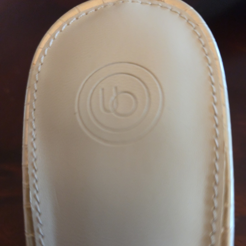 NWOT Urban Outfitters Cream Sandals - Picture 5 of 6